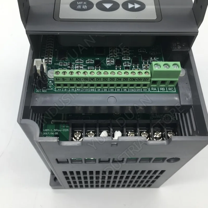 Универсальный однофазный преобразователь частоты 1 5 кВт 2 л.с. 220 В вход 1ph выход 3ph