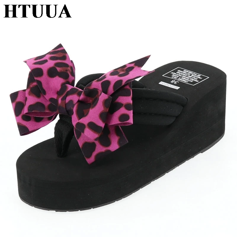Модные леопардовые тапочки HTUUA 2019 с бантом женские пляжные шлепанцы на танкетке