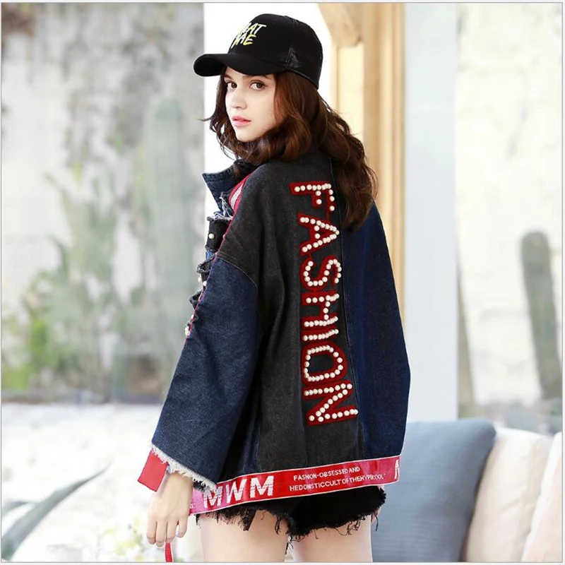 Женская джинсовая куртка свободная с вышивкой и жемчужинами на весну осень