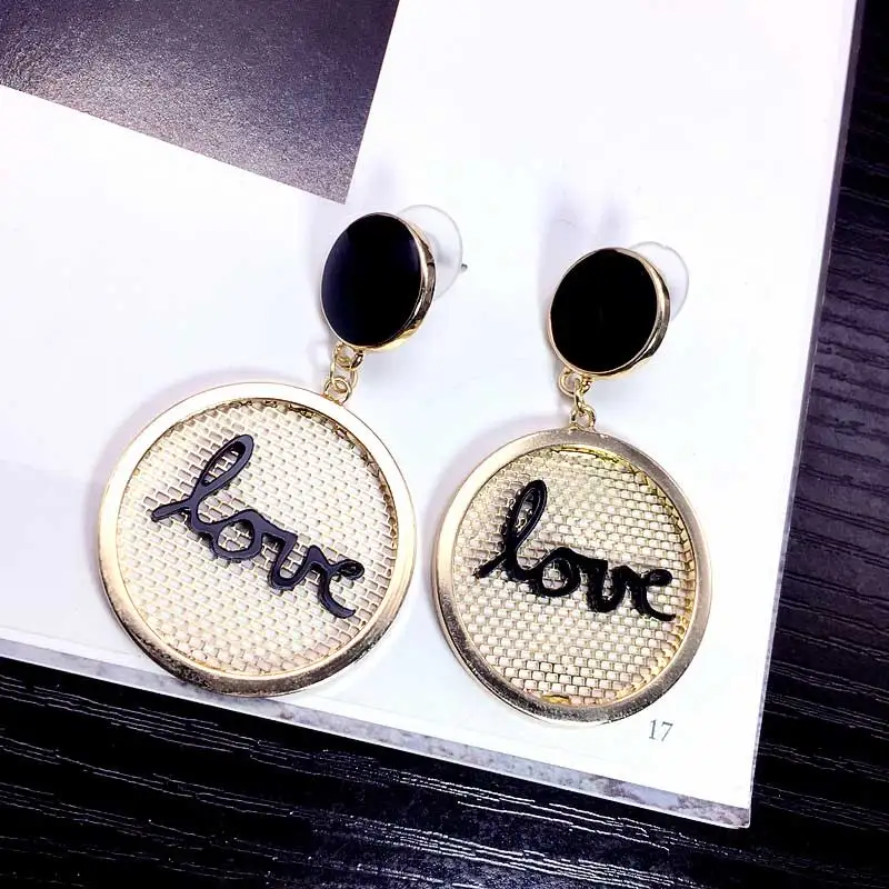 Модные популярные серьги с надписью love круглые полым кулоном темпераментные