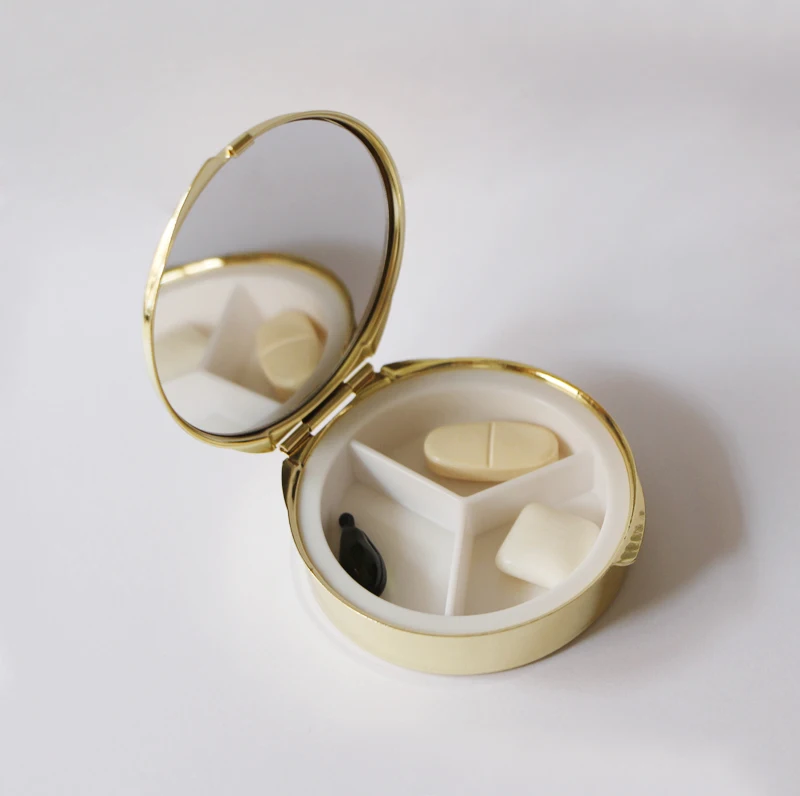 Золотая коробка для таблеток с 3 отделениями большая чехол зеркалом внутри |