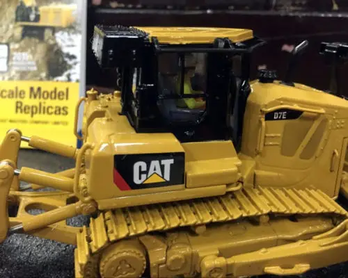 Caterpiller Cat D7E трактор гусеничного типа 1/50 металлическая модель 85224 от бренд Diecast