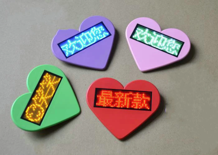 10 шт. много прокрутка аккумуляторная зеленый светодиод бейдж Рождественские