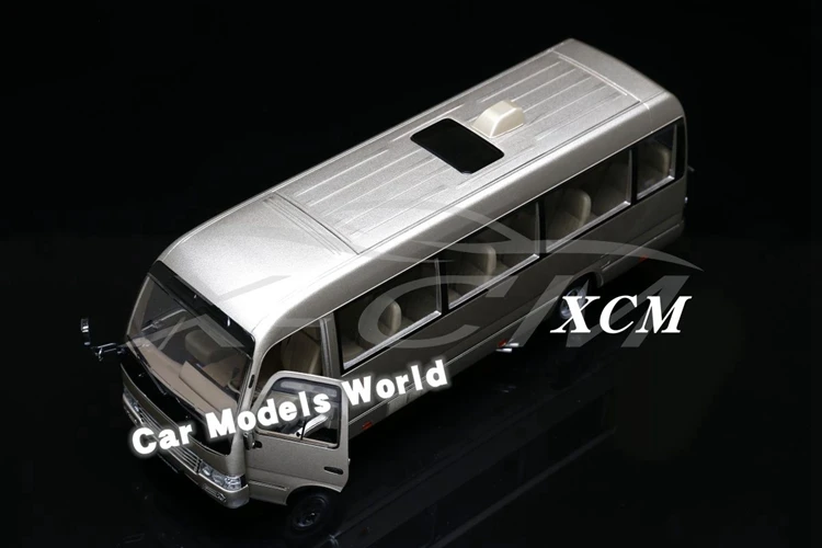 Модель автобуса для Coaster бизнес Ван микроавтобуса 1:24(золото)+ небольшой подарок