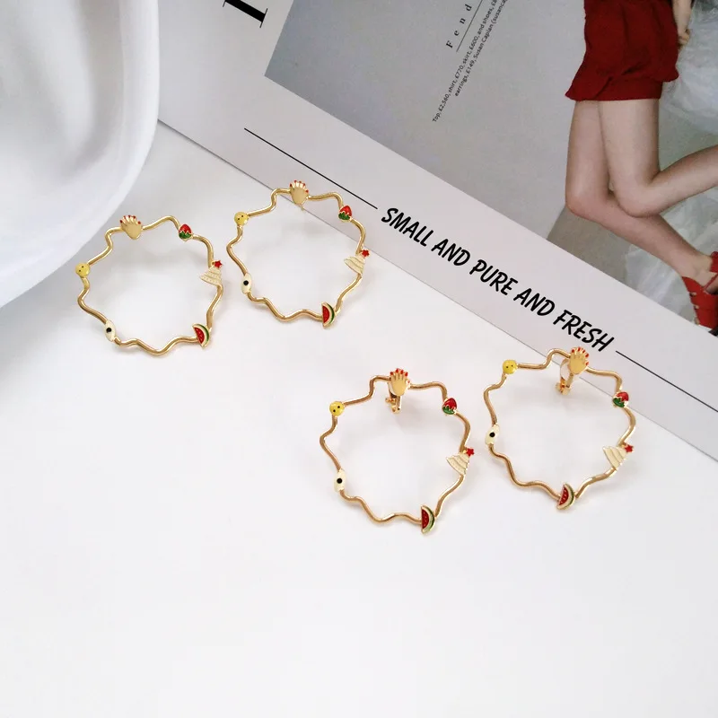 Серьги гвоздики с ушками милая Асимметричная форма вырезами пирожными цвет