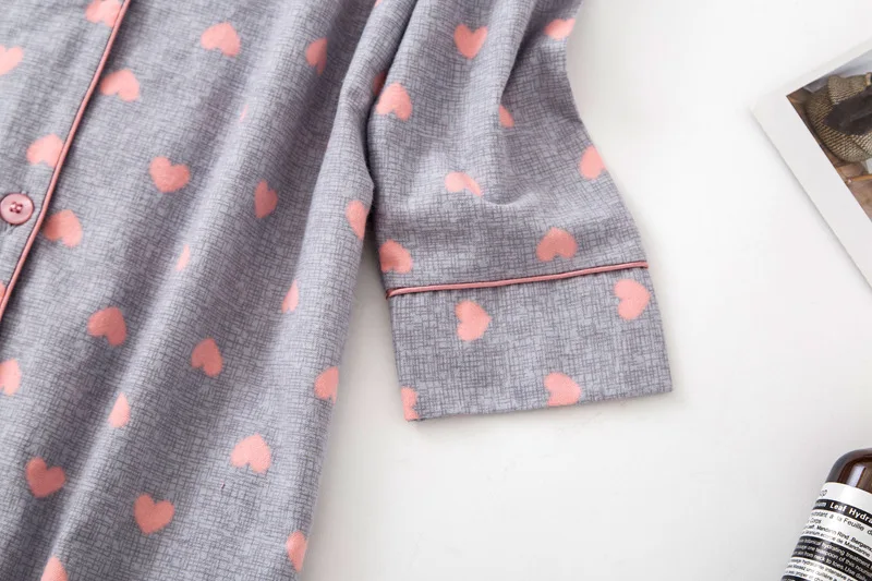 Простая Ночная рубашка большого размера с красным сердечком серый цвет весеннее