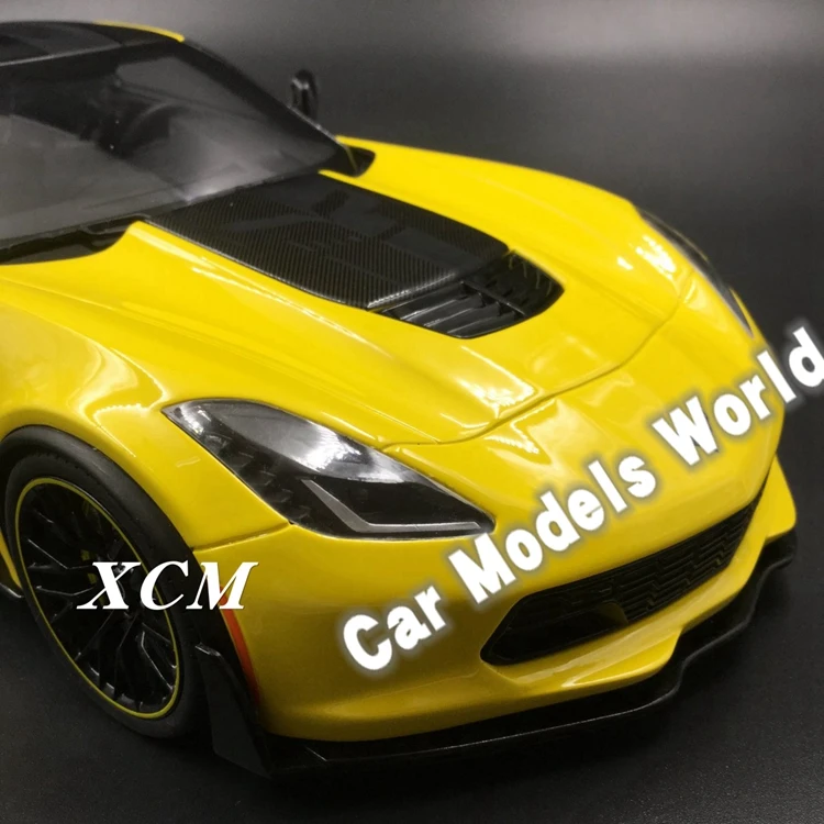 Полимерная модель автомобиля для Corvette C7-R Edition(желтый) 1:18+ маленький подарок