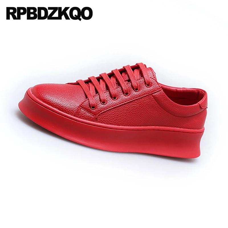 Повседневные дизайнерские Красные кроссовки на толстой резиновой подошве сезон