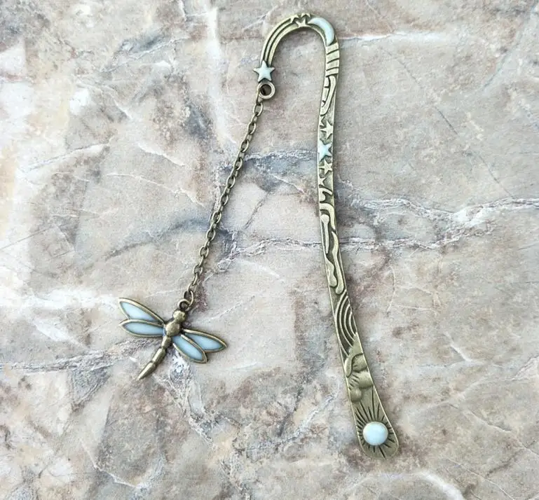 

1 Pcs Hot Sale Luminous Glow In The Dark Dragonfly Butterfly Retro Bookmarks Creative Gift For Friends Gift School Supplies