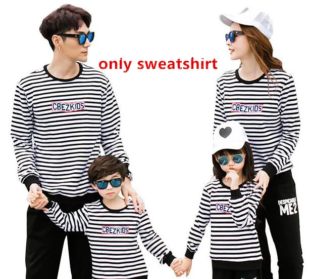 sweatshirt Одинаковые комплекты на осень и зиму, костюм в полоску, свитер с вышитыми буквами для мамы, дочки и сына, комплект одинаковой одежды для семьи - Цвет: sweatshirt