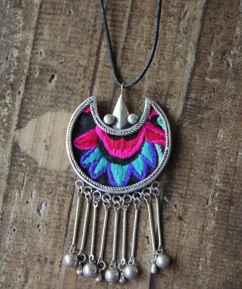 

Lotus leaf ornaments jewelry original poetic Miao Silver Necklace Handmade Embroidery