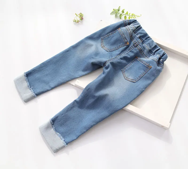 Новое поступление модные джинсы для маленьких девочек с вышивкой в виде сердца