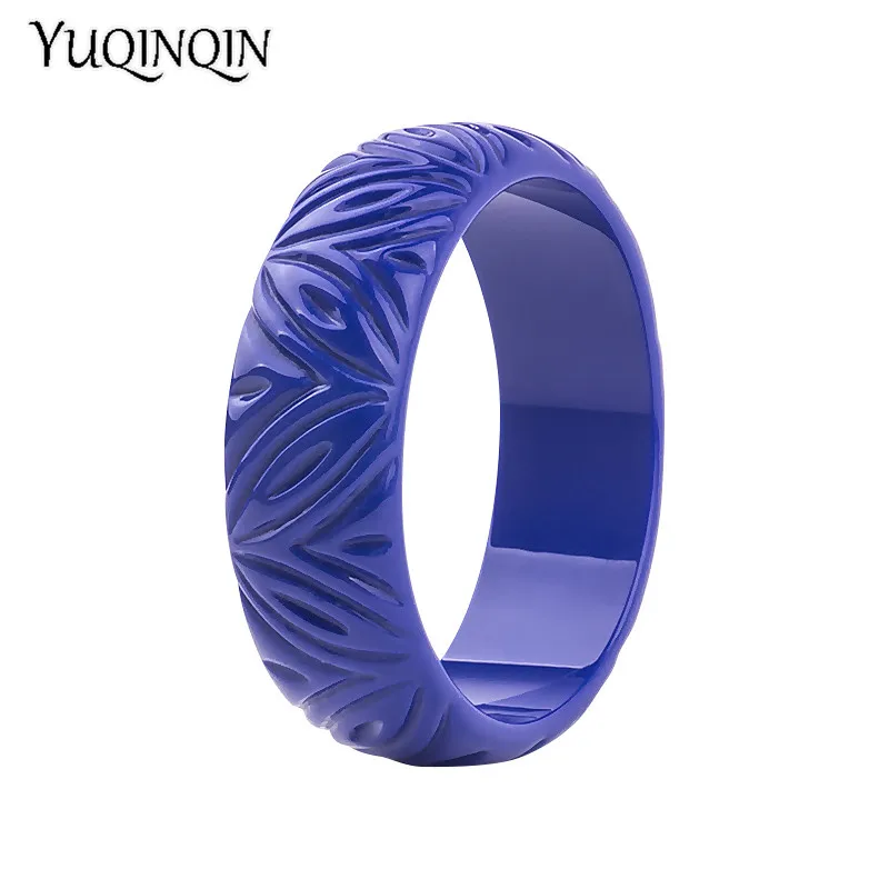 Женский широкий браслет из акриловой смолы с выгравированными цветами|Браслеты|