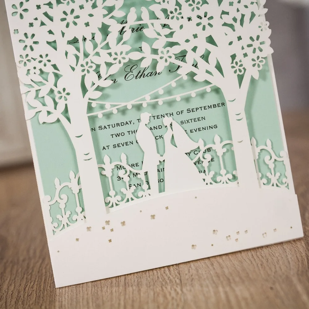 Белый лазерный разрез с деревьями свадебные приглашения дизайном жениха и