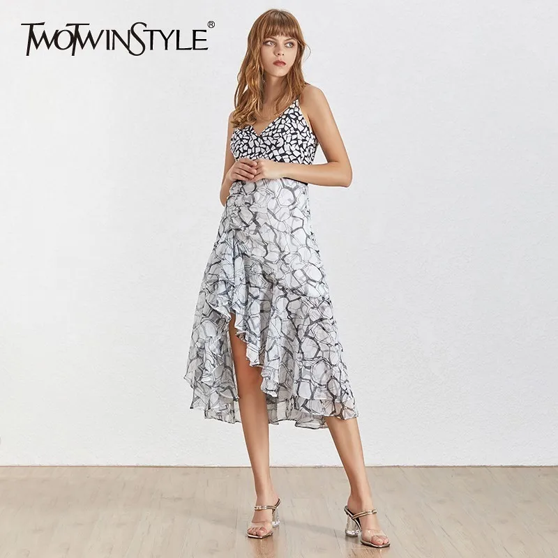 Женское платье на бретельках TWOTWINSTYLE белое с открытой спиной и плечами