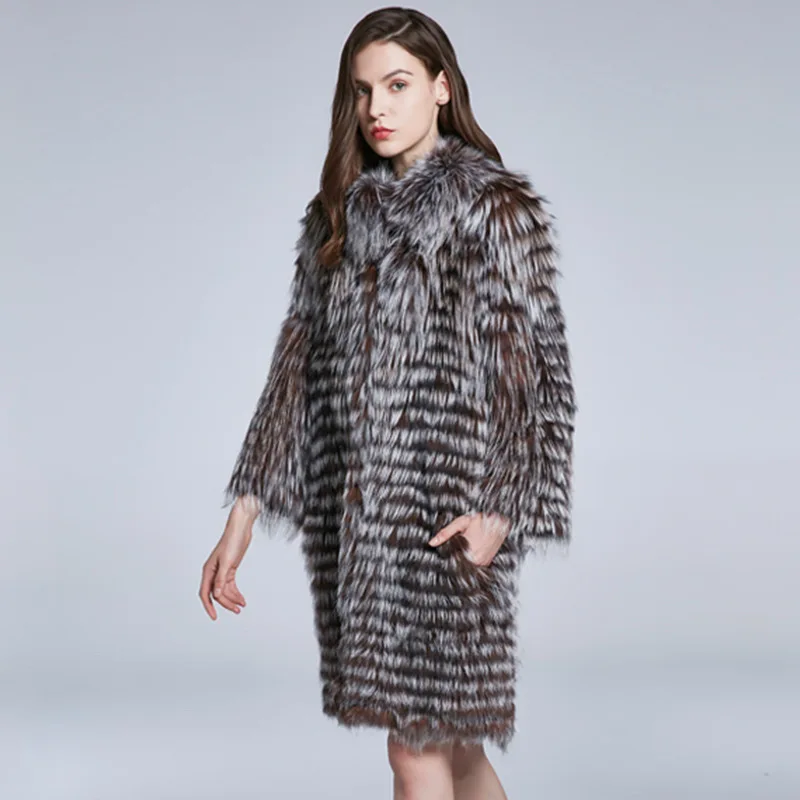 Пальто с натуральным лисьим мехом в полоску сезон осень-зима женский меховой