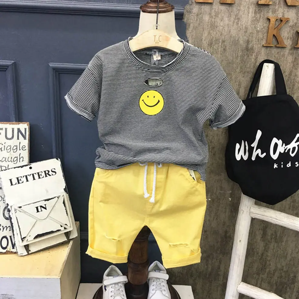 Для маленьких мальчиков красивая модная одежда для в полоску Дизайн со смайликом
