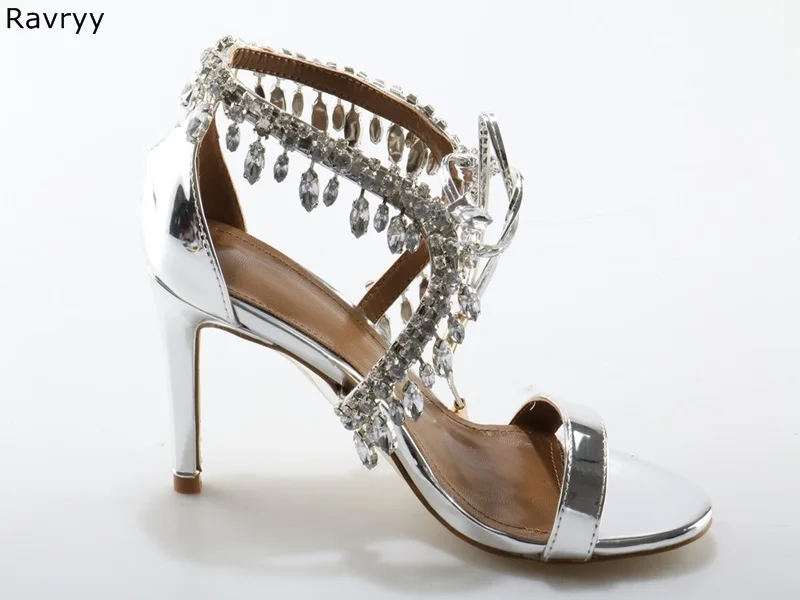 Женские летние туфли с кристаллами украшенные стразами и кисточками серебристые