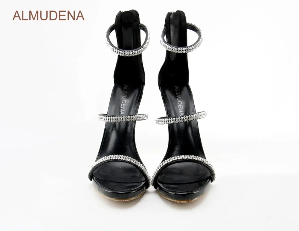 ALMUDENA/Лидирующий бренд; босоножки с кристаллами; Цвет серебристый, черный; шикарные модельные туфли со стразами; пикантные стринги на шпильке; свадебные туфли-лодочки