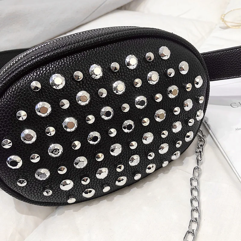 Маленькая сумка с цепочкой и заклепками для женщин на плечо поясная круглым