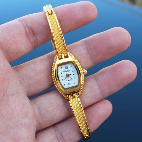 Часы наручные женские кварцевые с браслетом из нержавеющей стали