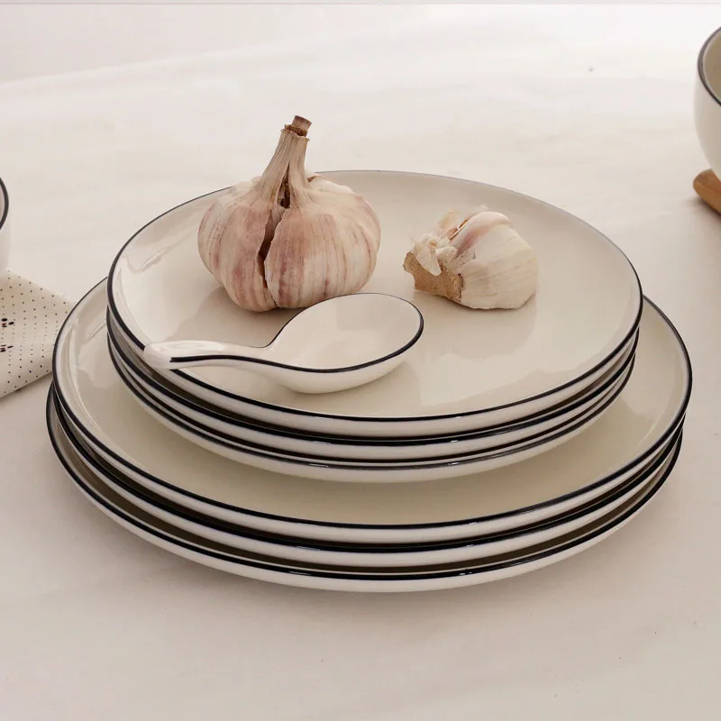 Лаконичные белые керамические столовые приборы с черной оправой европейские