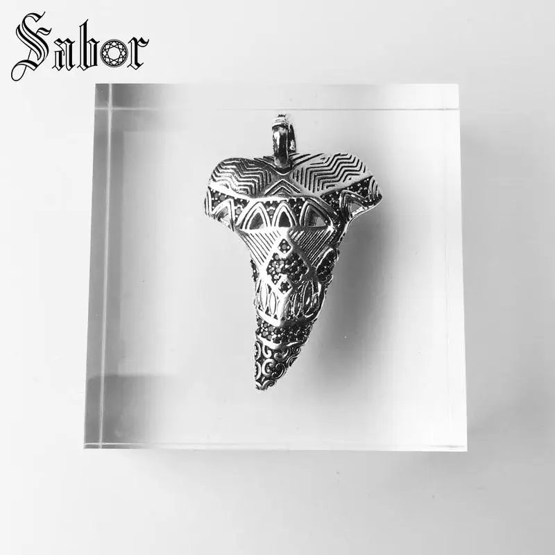 Кулон маори зуб акулы серебристый цвет для женщин и мужчин подарок брелок кулон