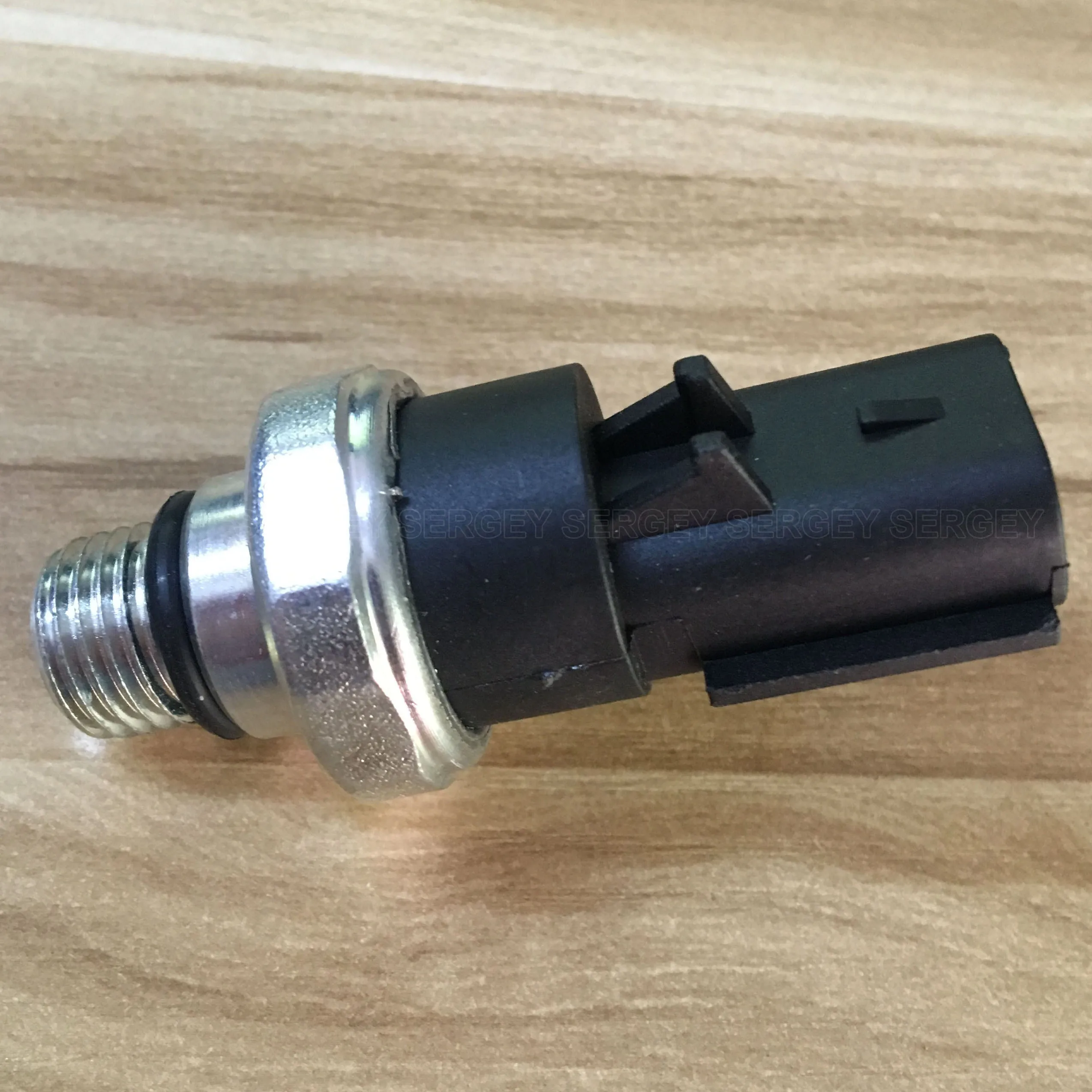 

New 4076930 For CUMMINS 5.9L 2003-2007 Oil Pressure Sensor
