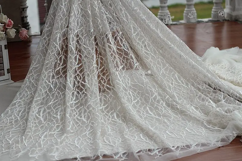 Кружевная ткань с цветочной вышивкой, ширина 150 см, цвет слоновой кости + золото