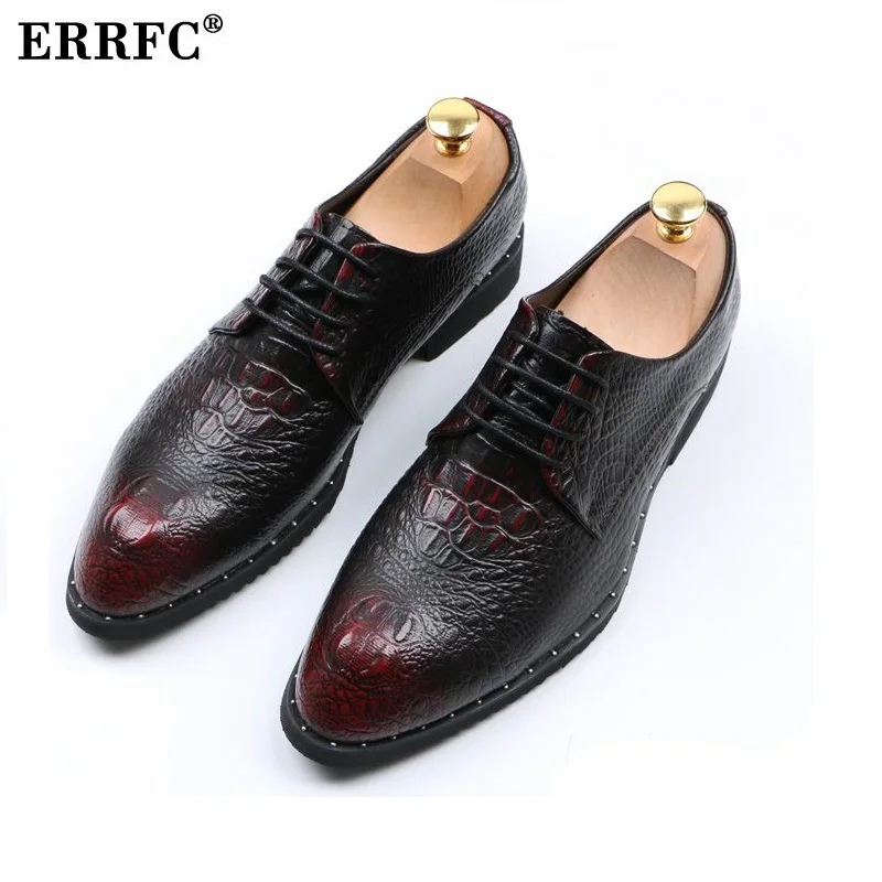 Обувь мужская кожаная на шнуровке с заклепками круглым носком |