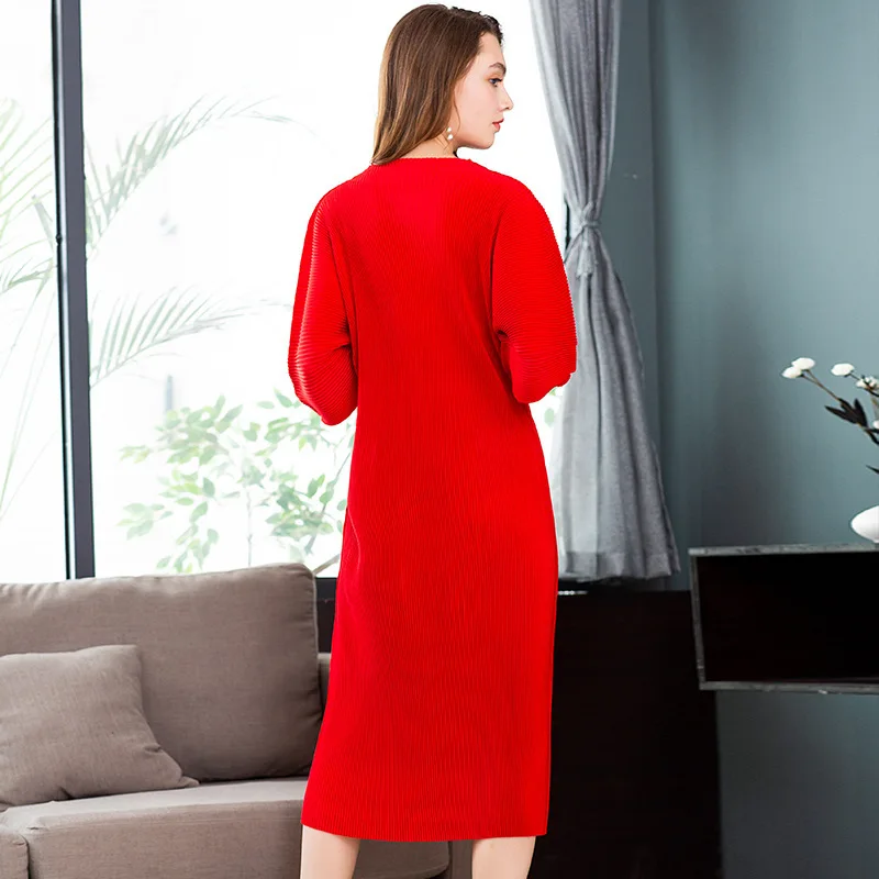 

Plus Size Dress Woman 2018 High-end Autumn New Ladies Solid Color Round Neck Pocket Original Design Miyake Pleated Casual Dress