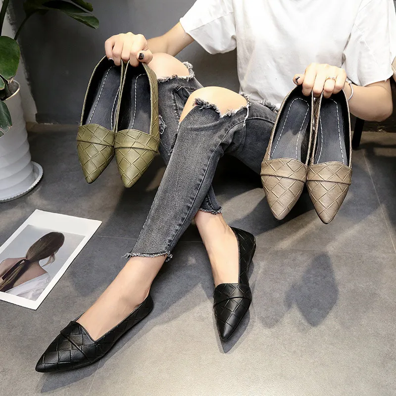 Туфли женские на плоской подошве заостренный носок без застежки классические клетчатые лоферы топ сайдеры