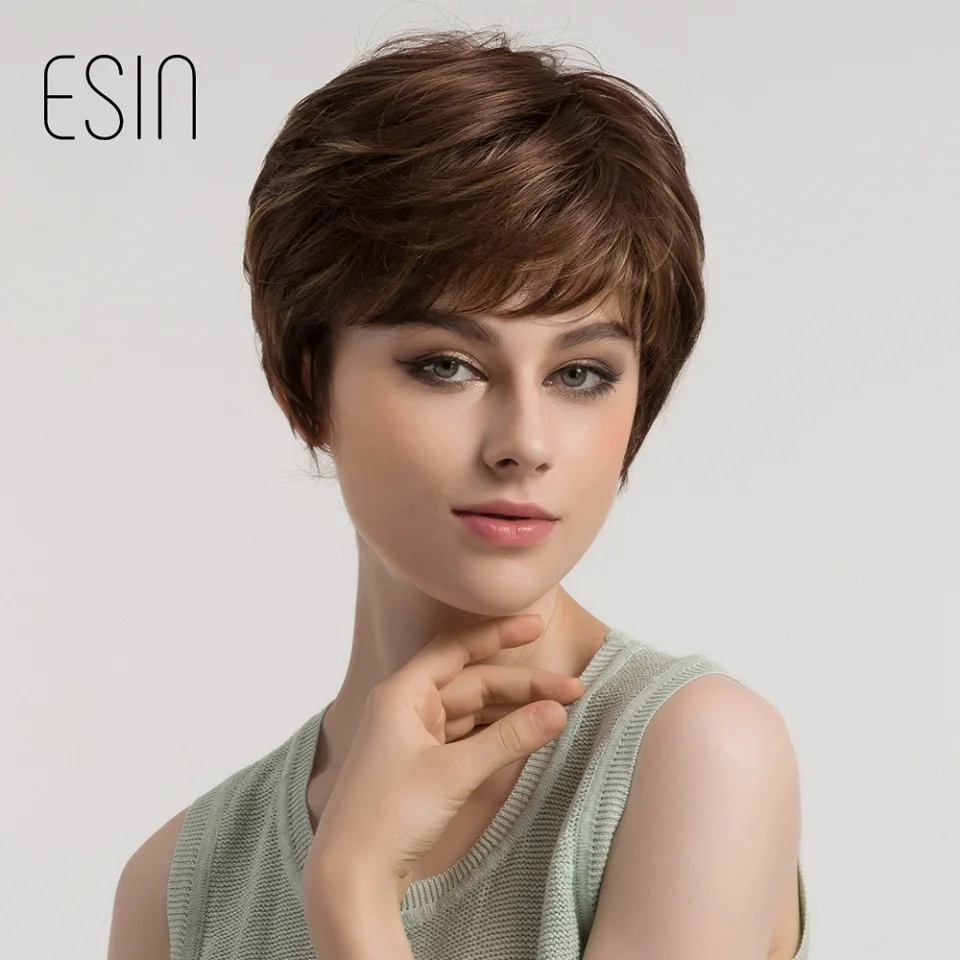 Esin Женский синтетический парик со стрижкой Пикси Pixie Естественная линия висков Стильная челка Искусственные женские парики с многослойным окрашиванием Теплый шоколадный оттенок со светлыми бликами