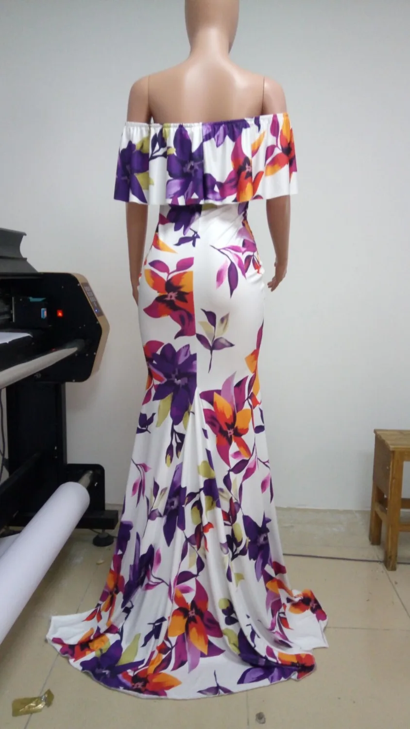 Летнее платье с вырезом лодочкой женское принтом и открытыми плечами