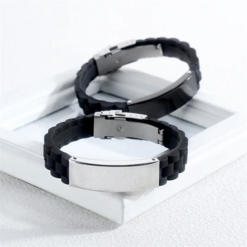 Широкий кожаный браслет AZIZ BEKKAOUI с гравировкой имени для мужчин черные