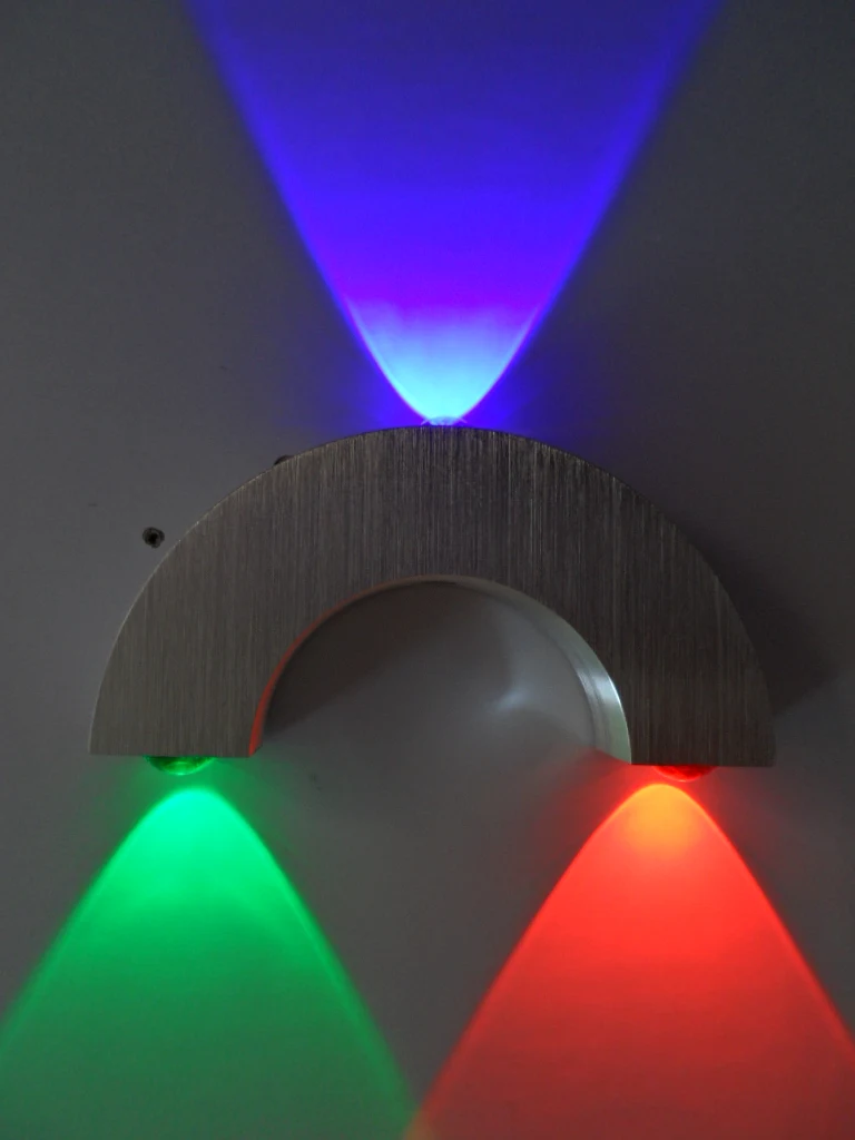 Цветной настенный RGB светильник с дистанционным управлением на 360