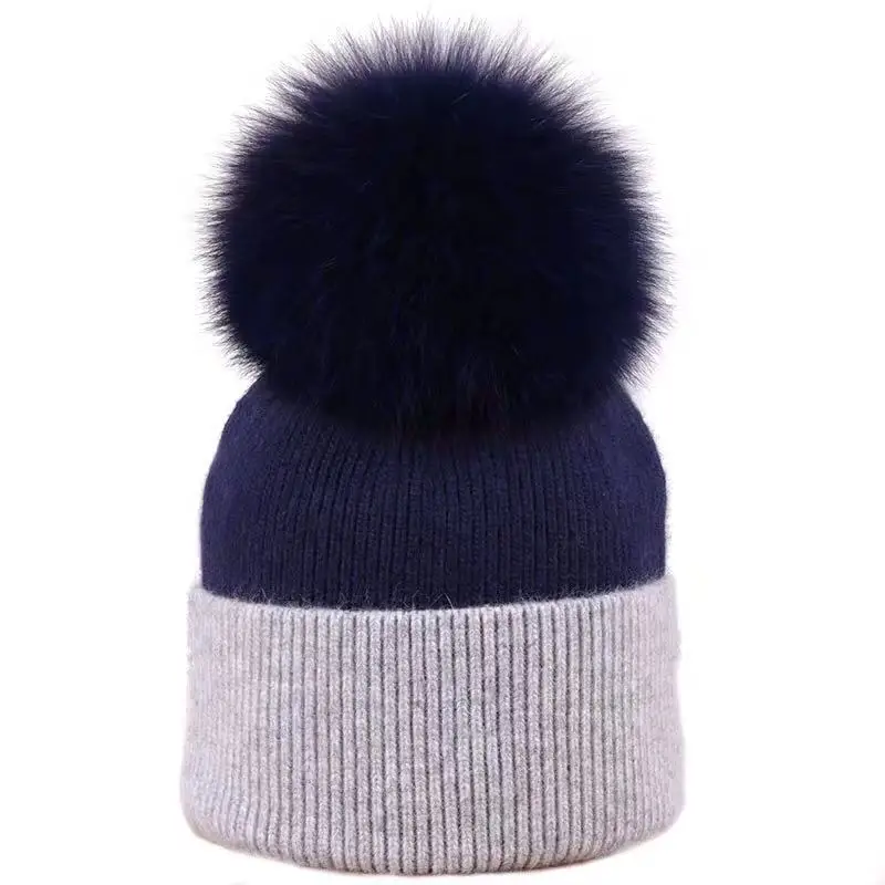 Шапка с помпоном женская теплая вязаная шапка из натурального меха енота зимняя