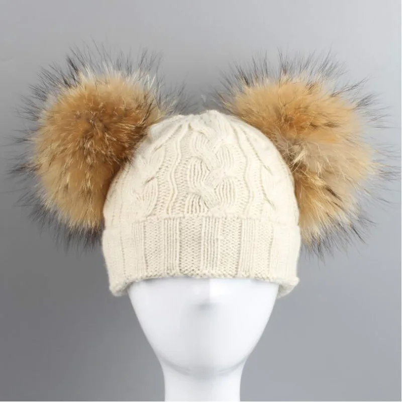 kids beige Которая в душе женская зимняя шапка для девочек с меховым шар-помпон модный родитель-ребенок двойной настоящий помпон из меха енота вязаная шапка - Цвет: kids beige