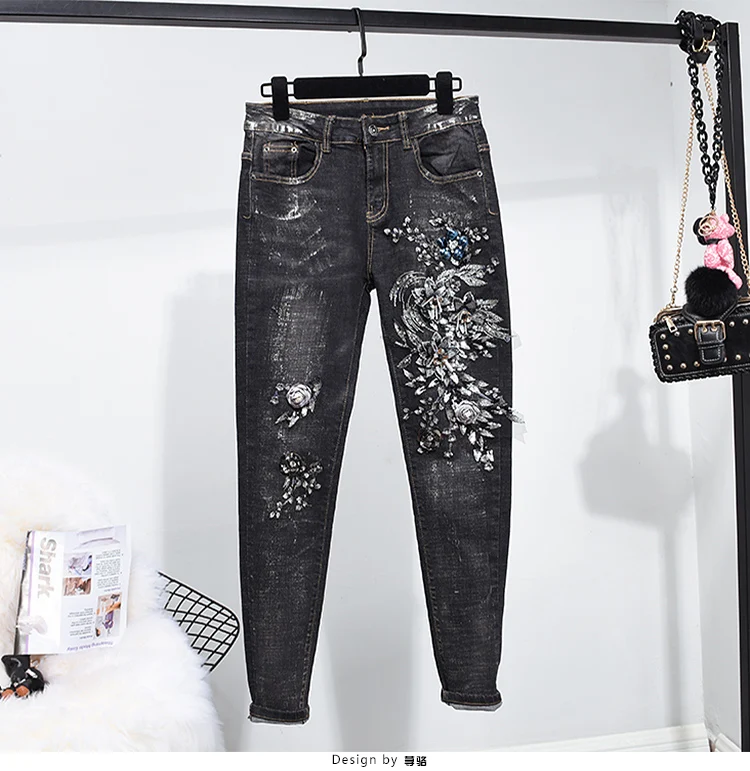 Женский джинсовый костюм с вышивкой из бисера черный комплект двух предметов