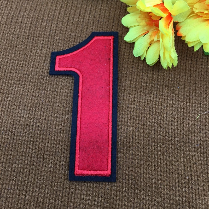 Розничная продажа ~ 1 шт. футболист рубашка поло Красный значок нашивки Железный