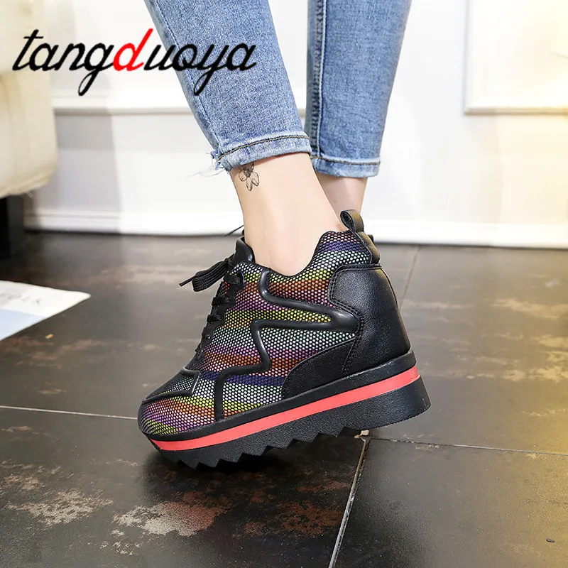 Женская обувь увеличивающая рост повседневные тонкие туфли удобные кроссовки на