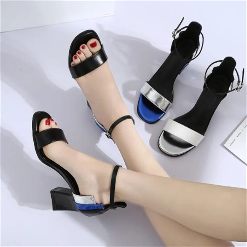 Женские босоножки на высоком каблуке черные ажурные сандалии с острым носком