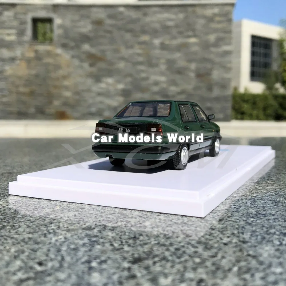 Литая модель автомобиля для старой Jetta (зеленая) 1:43 ничего не открывается +