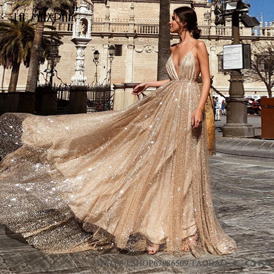 Женское платье на бретельках длинное с треугольным вырезом лето 2020 | Женская