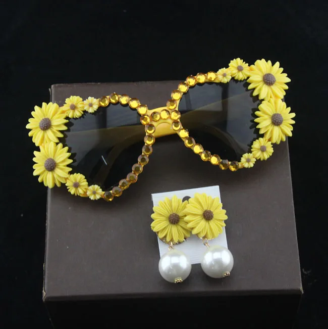 Женские солнцезащитные очки в стиле барокко большие с кристаллами ретро летние