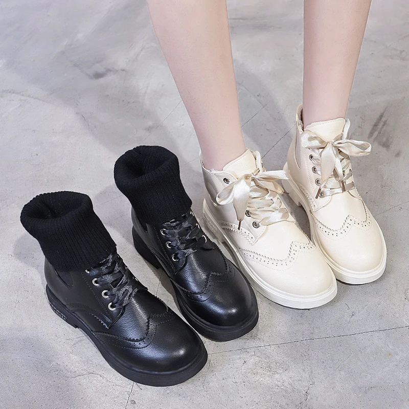 Бежевые женские зимние ботинки британские БОТИНКИ мартинсы на плоской подошве