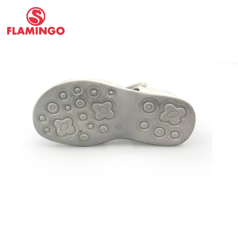 Летние детские сандалии Фламинго на застежке липучке плоской подошве с арочным