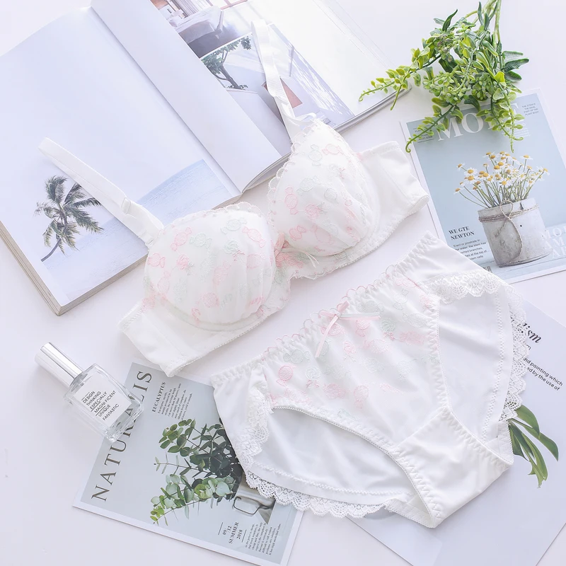 Комплект кружевного нижнего белья с чашками пуш ап и трусиками|Комплекты белья| |