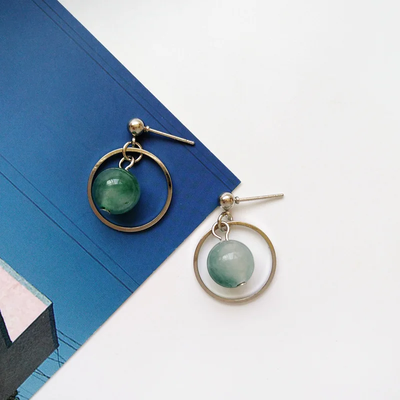 Серьги подвески женские геометрической формы с бусинами и листьями зеленого