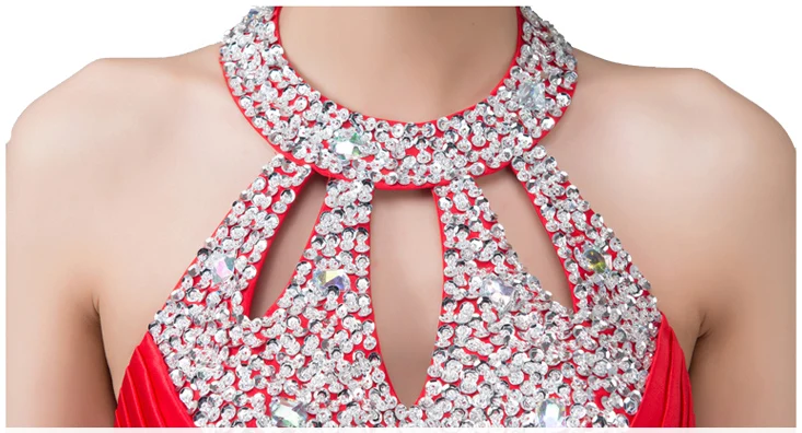 Женское золотистое вечернее платье с лямкой на шее элегантное пикантное для